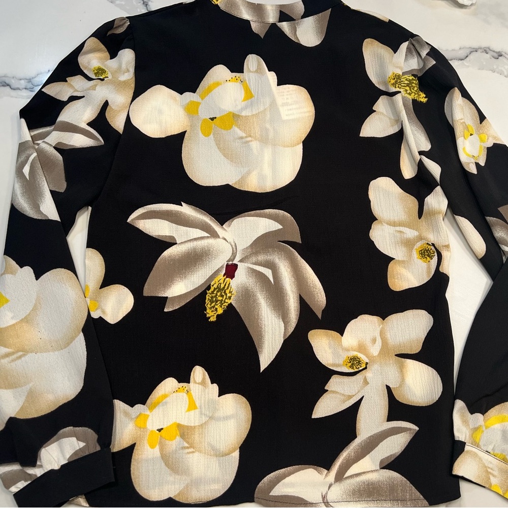 Flower Blouse - Picture 3 of 3